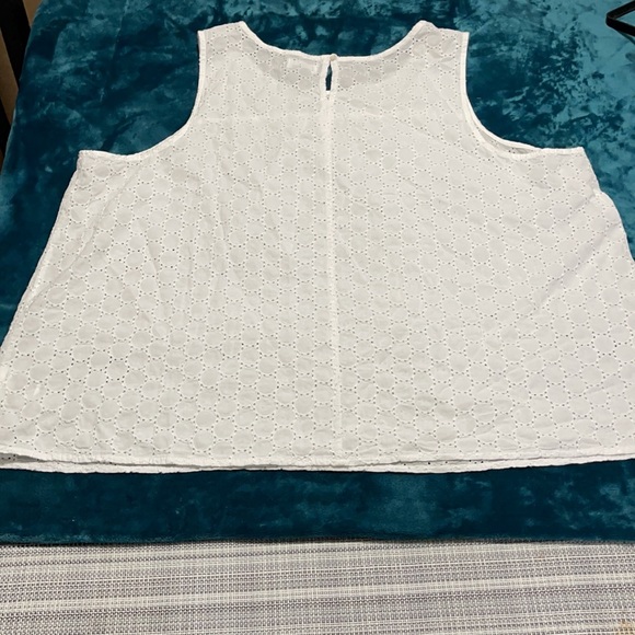 Summer Sleeveless Blouse for women. - Picture 2 of 3